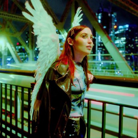 Hatchie: Giving The World Away [KASETA]