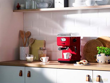 Kolbowy ekspres ciśnieniowy Russell Hobbs Retro Espresso Maker 1350 W czerwony