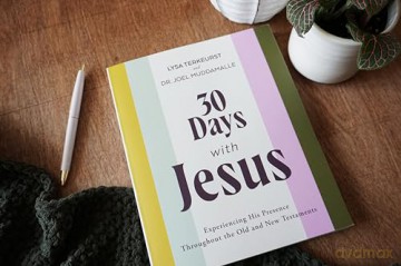 30 Days With Jesus - Terkeurst Lysa [KSIĄŻKA]