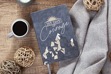365 Days Of Courage [KSIĄŻKA]