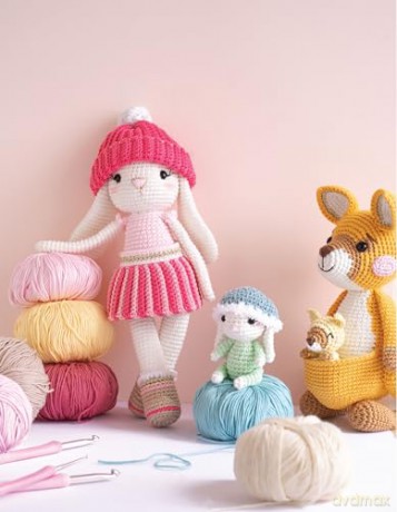 Adorable Animal Families To Crochet - Marie Clesse [KSIĄŻKA]
