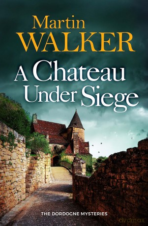 Chateau Under Siege - Martin Walker [KSIĄŻKA]