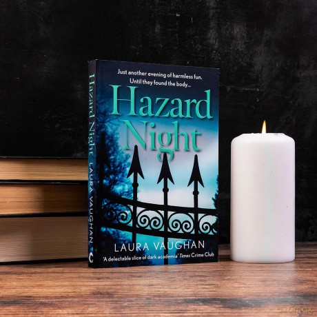 Hazard Night - Laura Vaughan [KSIĄŻKA]