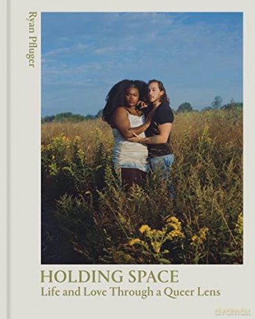 Holding Space - Ryan Pfluger [KSIĄŻKA]