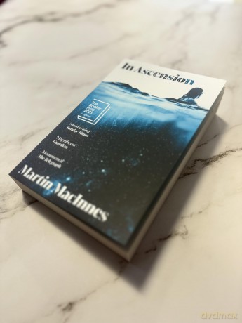In Ascension - Martin Macinnes [KSIĄŻKA]