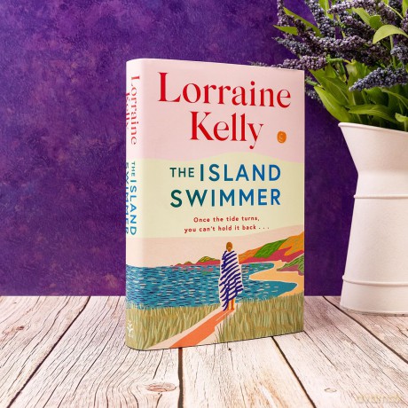 Island Swimmer - Lorraine Kelly [KSIĄŻKA]