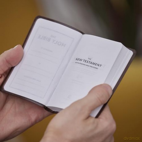 KJV, Pocket New Testament with Psalms and Proverbs, Brown Leatherflex, Red Letter, Comfort Print: KJV, New Testament With Psalms and Proverbs, Leatherflex, Black, Red Letter, Comfort Print [KSIĄŻKA]