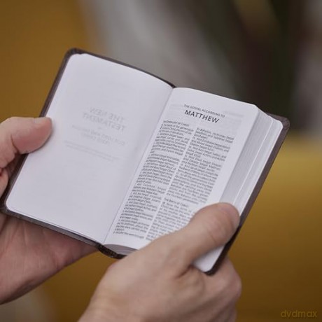 KJV, Pocket New Testament with Psalms and Proverbs, Brown Leatherflex, Red Letter, Comfort Print: KJV, New Testament With Psalms and Proverbs, Leatherflex, Black, Red Letter, Comfort Print [KSIĄŻKA]
