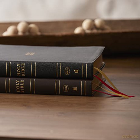 NKJV Holy Bible, Super Giant Print Reference Bible, Black Genuine Leather, 43,000 Cross References, Red Letter, Comfort Print: New King James Version [KSIĄŻKA]