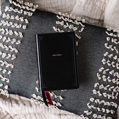 NKJV, End-of-Verse Reference Bible, Compact, Leathersoft, Black, Red Letter, Comfort Print: Holy Bible, New King James Version [KSIĄŻKA]