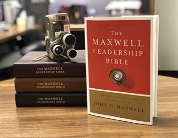 NKJV, Maxwell Leadership Bible, Third Edition, Premium Cowhide Leather, Brown, Comfort Print: Holy Bible, New King James Version [KSIĄŻKA]