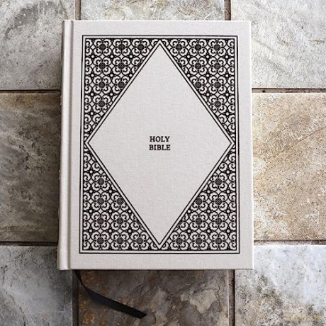 Nrsvue Holy Bible With Ap Hb [KSIĄŻKA]