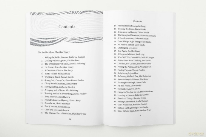 Praying Through Infertility: A 90-Day Devotional for Men and Women - Sheridan Voysey [KSIĄŻKA]