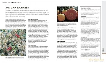 Rhs Gardening Through The Year - Ian Spence [KSIĄŻKA]