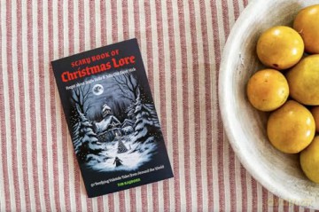 SCARY BOOK OF CHRISTMAS LORE: 50 Terrifying Yuletide Tales from Around the World - Tim Rayborn [KSIĄŻKA]