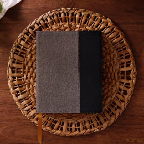 The Prayer Bible: Pray God's Word Cover to Cover (NKJV, Brown Genuine Leather, Red Letter, Comfort Print): Nkjv, the Prayer Bible, Leathersoft, Black/gray, Red Letter, Comfort Print [KSIĄŻKA]