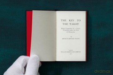The Tarot of A. E. Waite and P. Colman Smith - R. Coleman Smith [KSIĄŻKA]