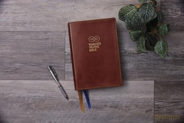 Timeless Truths Bible: One faith. Handed down. For all the saints. (NET, Brown Leathersoft, Comfort Print) - Matthew Z. Capps [KSIĄŻKA]