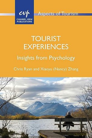 Tourist Experiences - Chris Ryan [KSIĄŻKA]