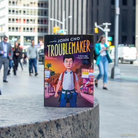 Troublemaker - John Cho [KSIĄŻKA]