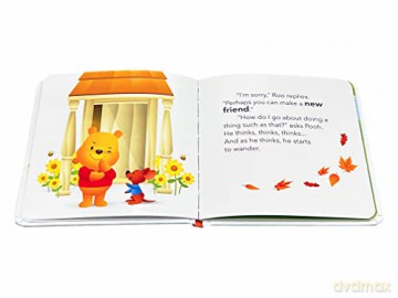 Winnie The Pooh Finds Friends [KSIĄŻKA]