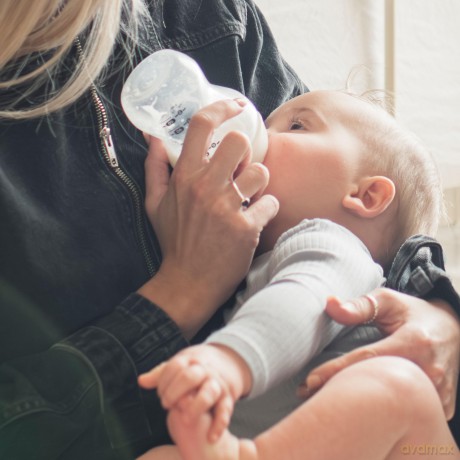 TOMMEE TIPPEE Zestaw 2 smoczków VARI FLOW CTN TTP 424587