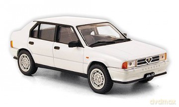 Pego Alfa Romeo 33 Quadrifoglio (white) [ZABAWKA]