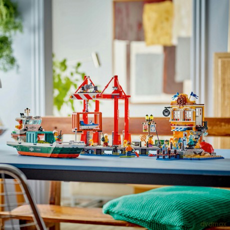 LEGO City Nadmorski Port Ze Statkiem Towarowym (60422) [KLOCKI]