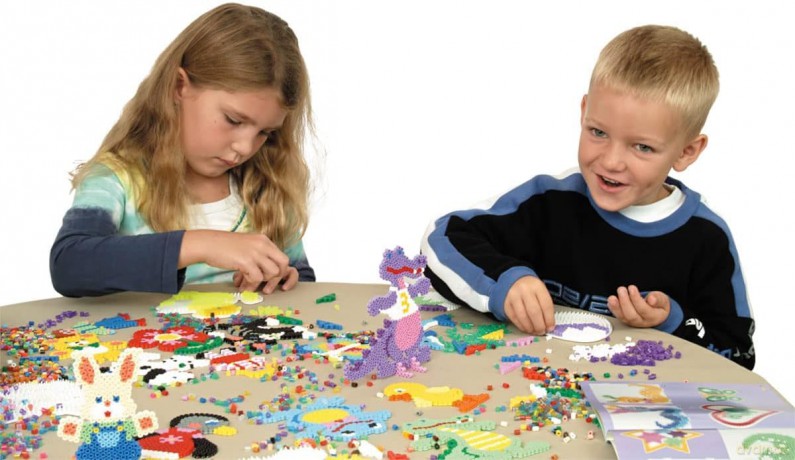 HAMA - gift box approx. 6,000 beads + 3 plates (383047)