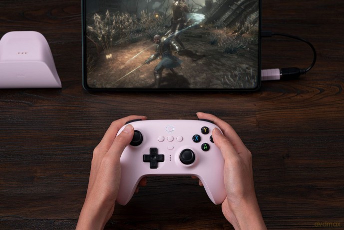 8BitDo Ultimate Controller with Charging Dock - Pink