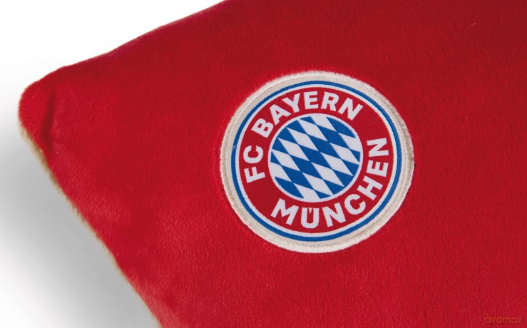 NICI Poduszka FC BAYERN MÜNCHEN Miś Berni 43x25cm