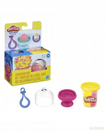 Play Doh cupcakes and macarons