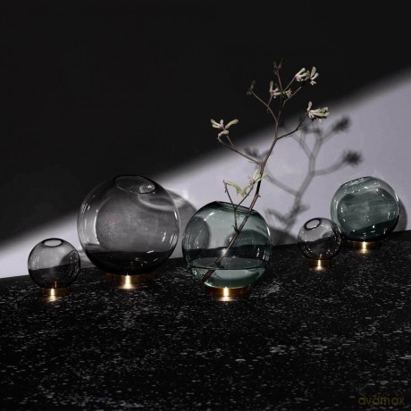 AYTM - GLOBE vase with stand, 10cm - Forest/Gold