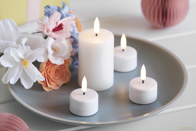 Uyuni - LED tealight premium w/ screw - Nordic White - 4x2,5 cm (UL-TE-NW040)