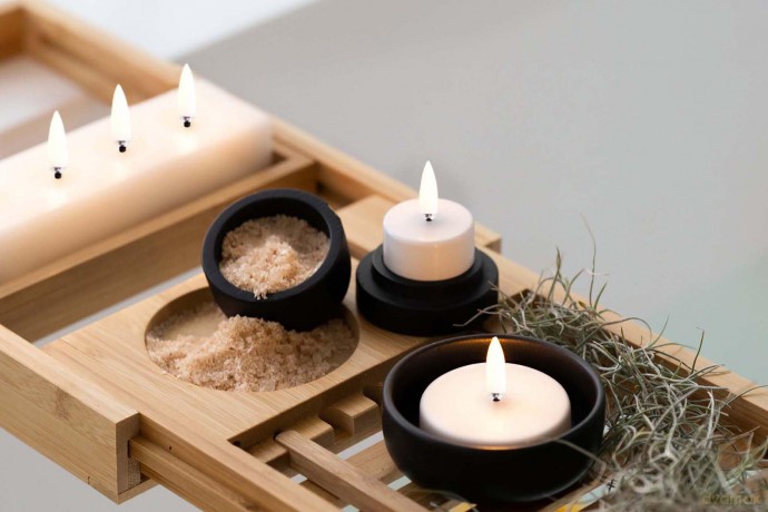Uyuni - LED tealight premium w/ screw - Nordic White - 4x2,5 cm (UL-TE-NW040)