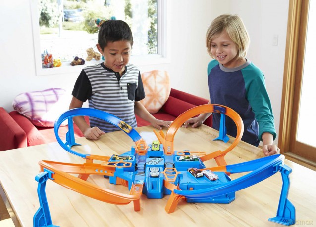 Hot Wheels - Criss Cross Crash Track Set (DTN42)