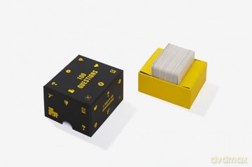 100 Questions: A Toolkit of 100 Questions to Spark Exciting and Meaningful Conversations - The School of Life [KSIĄŻKA]