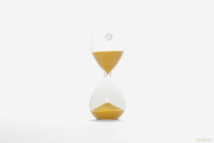 15 Minute Timer: An Elegant Hourglass Sand Timer Which Measures 15 Minutes Precisely from the Start of Each Turn - The School of Life [KSIĄŻKA]