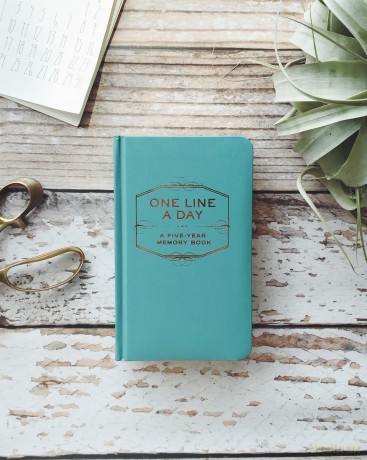 2019 One Line A Day: A Five-Year Memory Book - Chronicle Books [KSIĄŻKA]