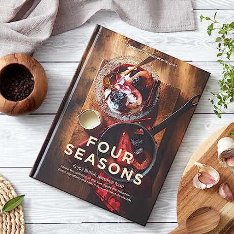 2024 Dairy Diary + Four Seasons Cookbook - Emily Davenport [KSIĄŻKA]