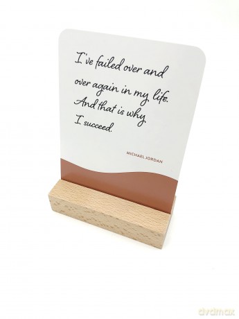 Be Strong: 52 Beautiful Cards of Inspiring Quotes and Empowering Affirmations to Encourage Confidence [KSIĄŻKA]