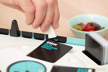 Bezzerwizzer | HINT | Party Game | Ages 15+ | 4-10 Players | 45 Minute Playing Time | UK Edition [KSIĄŻKA]