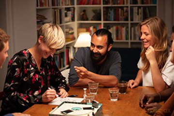 Bezzerwizzer | HINT | Party Game | Ages 15+ | 4-10 Players | 45 Minute Playing Time | UK Edition [KSIĄŻKA]