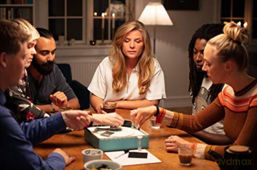 Bezzerwizzer | HINT | Party Game | Ages 15+ | 4-10 Players | 45 Minute Playing Time | UK Edition [KSIĄŻKA]