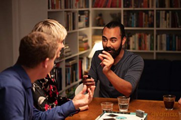 Bezzerwizzer | HINT | Party Game | Ages 15+ | 4-10 Players | 45 Minute Playing Time | UK Edition [KSIĄŻKA]