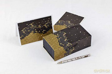 Black and Gold Gift Wrapping Papers: 12 Sheets of High-Quality 18 x 24 inch Wrapping Paper: 18 x 24 inch (45 x 61 cm) Wrapping Paper [KSIĄŻKA]