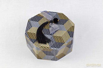 Black and Gold Gift Wrapping Papers: 12 Sheets of High-Quality 18 x 24 inch Wrapping Paper: 18 x 24 inch (45 x 61 cm) Wrapping Paper [KSIĄŻKA]