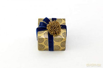 Black and Gold Gift Wrapping Papers: 12 Sheets of High-Quality 18 x 24 inch Wrapping Paper: 18 x 24 inch (45 x 61 cm) Wrapping Paper [KSIĄŻKA]