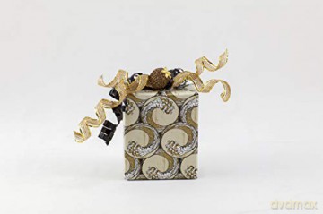 Black and Gold Gift Wrapping Papers: 12 Sheets of High-Quality 18 x 24 inch Wrapping Paper: 18 x 24 inch (45 x 61 cm) Wrapping Paper [KSIĄŻKA]