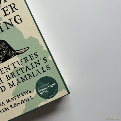Black Ops and Beaver Bombing: Adventures with Britain's Wild Mammals - Fiona Mathews [KSIĄŻKA]